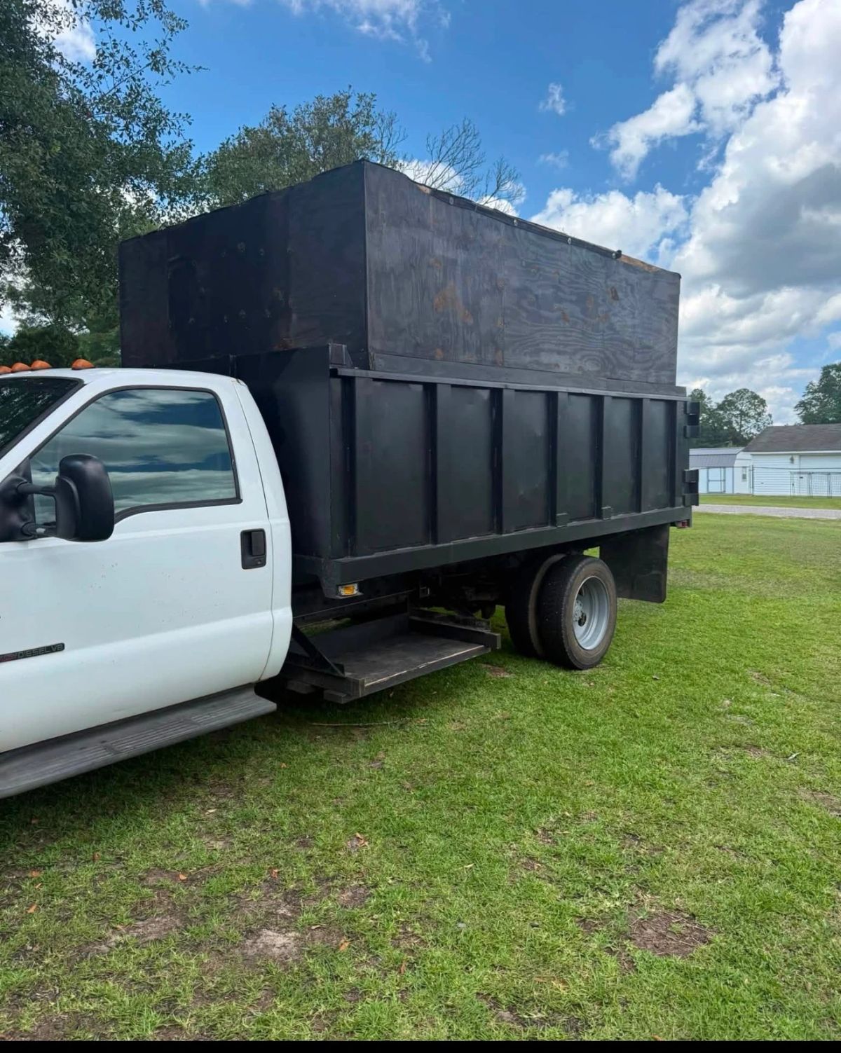 Carolina Strut dump truck used for junk removal and property cleanouts